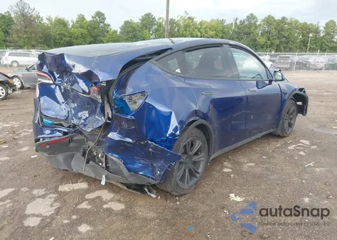 2024 Tesla Model Y Long Range Dual Motor All-Wheel Drive z USA, uszkodzony, nr VIN 7SAYGDEE9RF169056